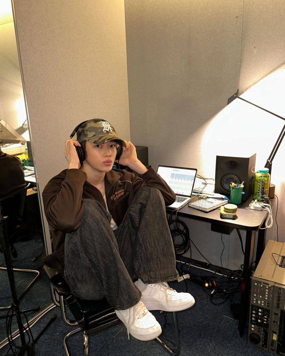 style OOTD ala Sungchan member RIIZE (instagram.com/riize_official)