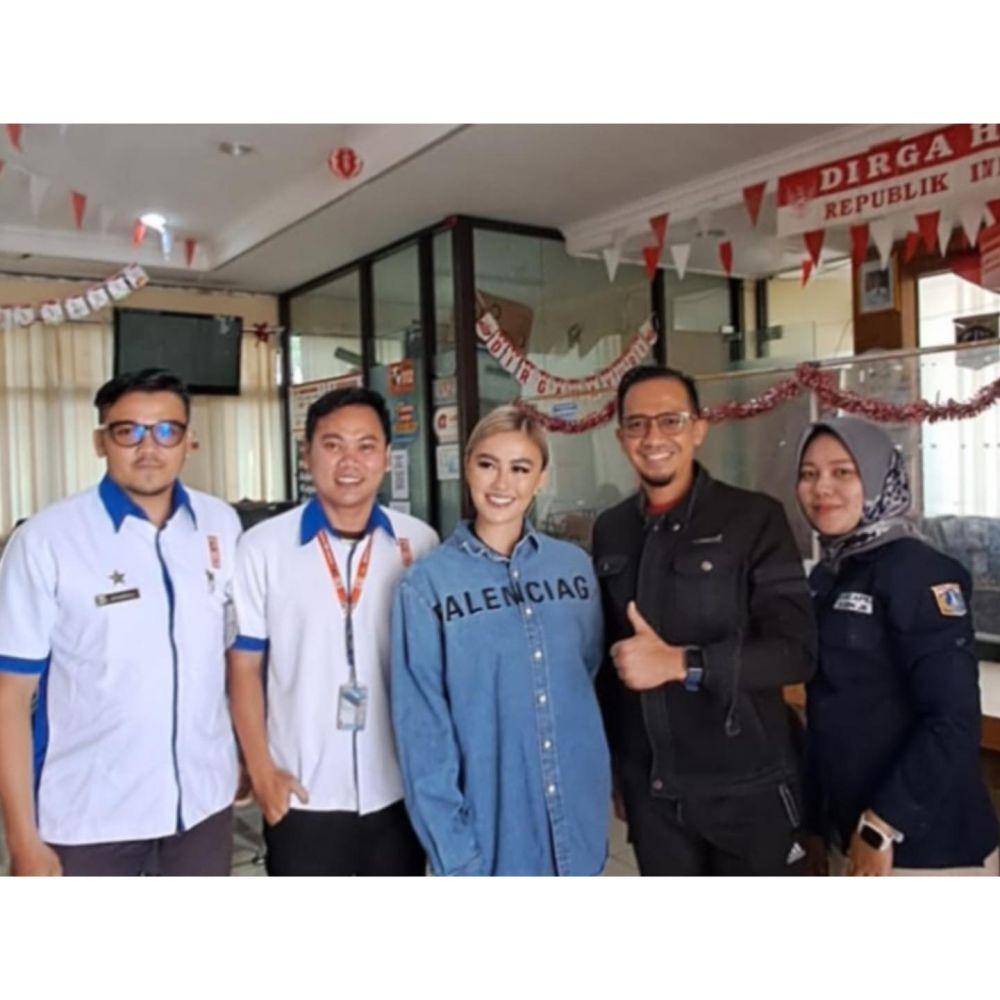 Agnez Mo bikin KTP (instagram.com/kotajakartabarat)