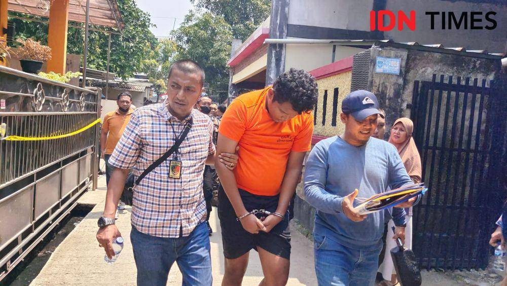 Tersangka Rifki di bawa kembali ke Polsek Cimanggis usai menjalani rekonstruksi di rumah korban, Jalan Bakti Abri, Tapos, Kota Depok. (IDNTimes/Dicky)