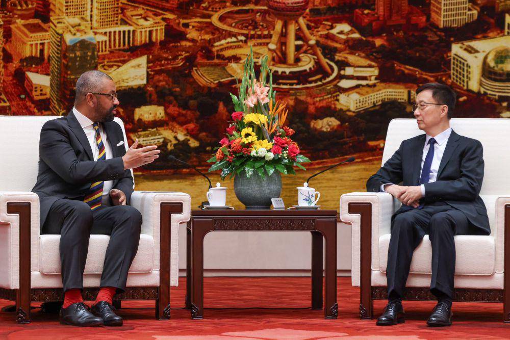 Menteri Luar Negeri Inggris James Cleverly dan Wakil Presiden China Han Zheng (Twitter.com/James Cleverly)