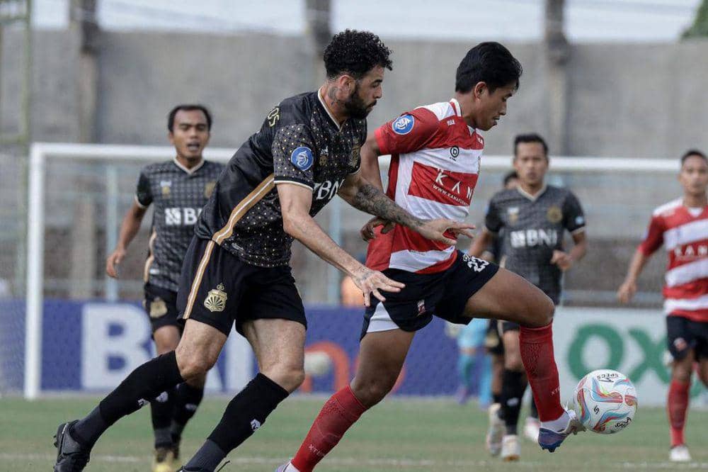 Bhayangkara FC saat menghadapi Madura United pada putaran pertama Liga 1 Indonesia 2023/2024. (instagram.com/maduraunited.fc)