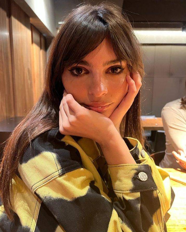potret Emily Ratajkowski (instagram.com/emrata)