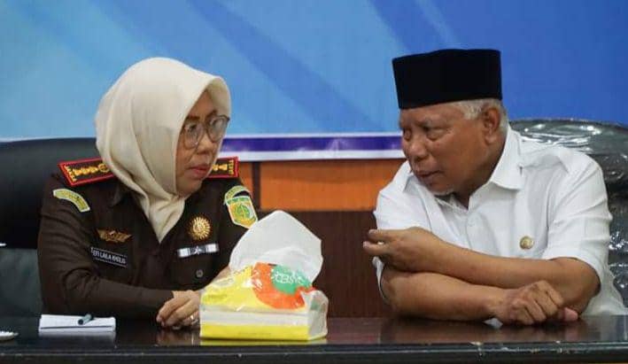 Kejari Lotim Efi Laela Kholis dan Bupati Lotim, Sukiman Azmy (dok. Ruhaili)