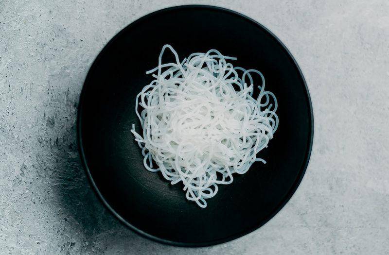 gambar bihun di mangkuk (pexels.com/cottonbro studio)