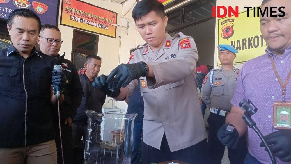 Inin Nastain/ Wakapolres memasukkan barbuk untuk dimusnahkan