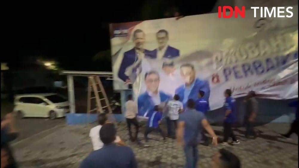 Kecewa, Kader Turunkan Baliho Anies di Kantor Partai Demokrat Aceh