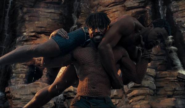 Killmonger bersiap melempar T'Challa ke jurang (dok. Marvel Comics/Black Panther)
