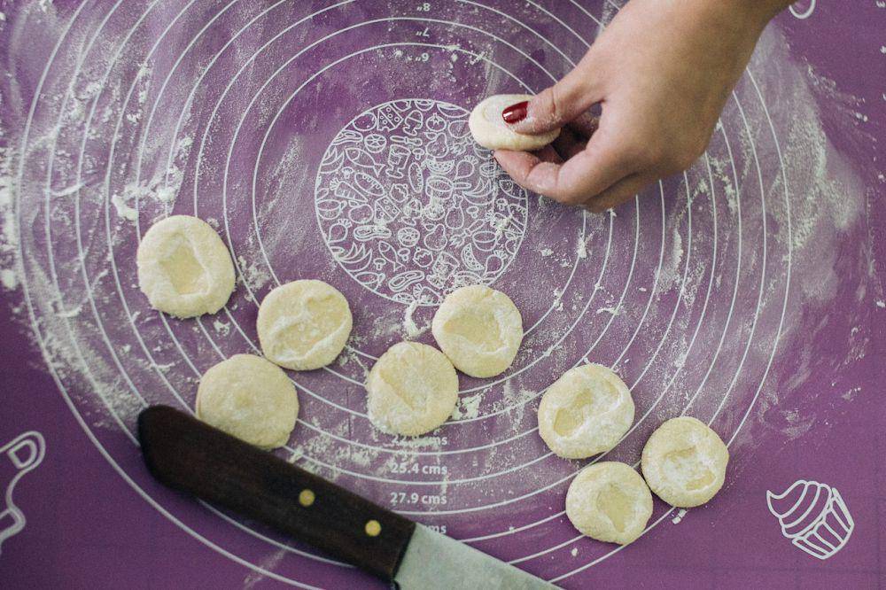 ilustrasi membuat Cheese Potato Mochi (pexels.com/Anna Tarazevich)
