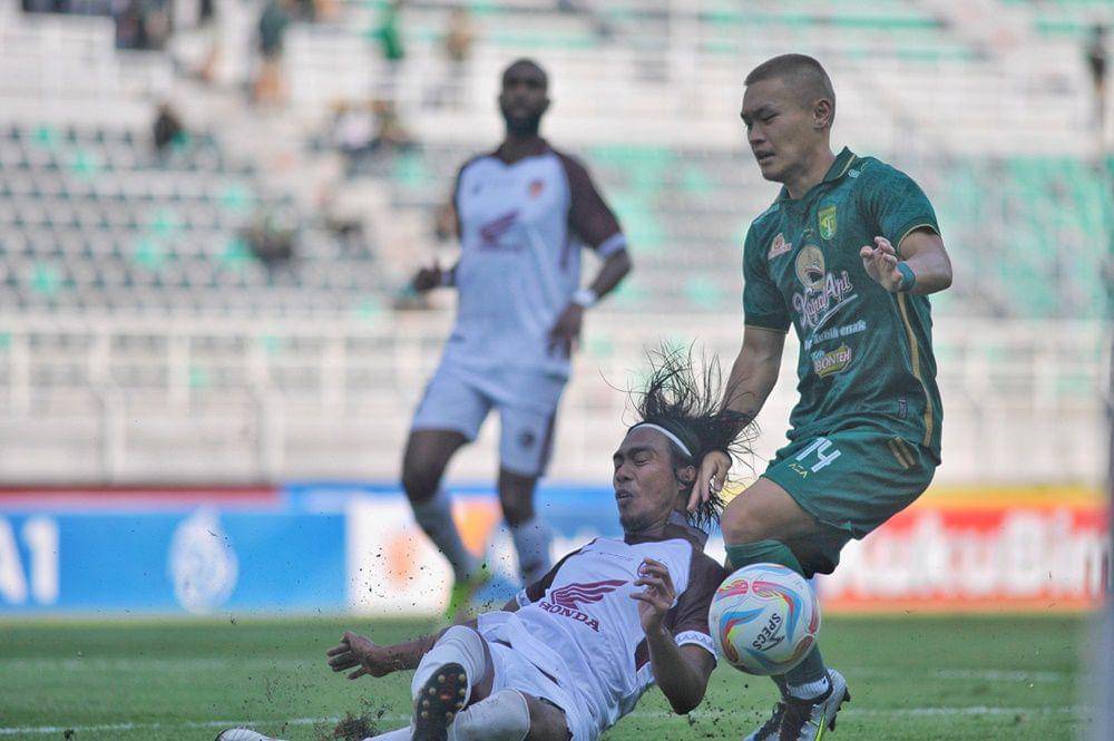 Persebaya Surabaya saat menghadapi PSM Makassar pada putaran pertama Liga 1 2023/2024. (ligaindonesiabaru.com)