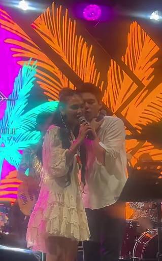 potret Luna Maya dan Maxime Bouttier nyanyi bareng (instagram.com/mrsayudewi)