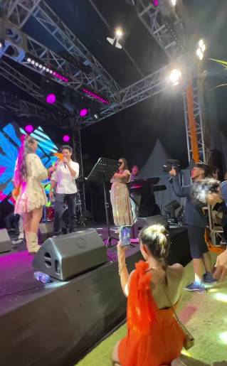 potret Luna Maya dan Maxime Bouttier nyanyi bareng (instagram.com/mrsayudewi)