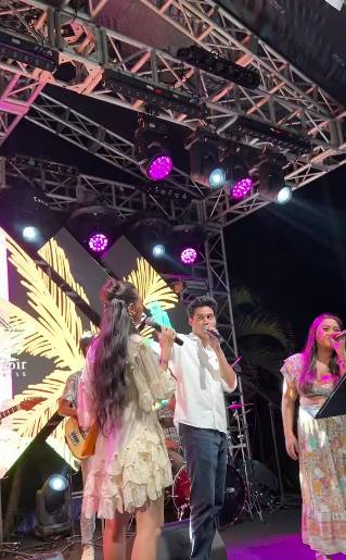 potret Luna Maya dan Maxime Bouttier nyanyi bareng (instagram.com/mrsayudewi)