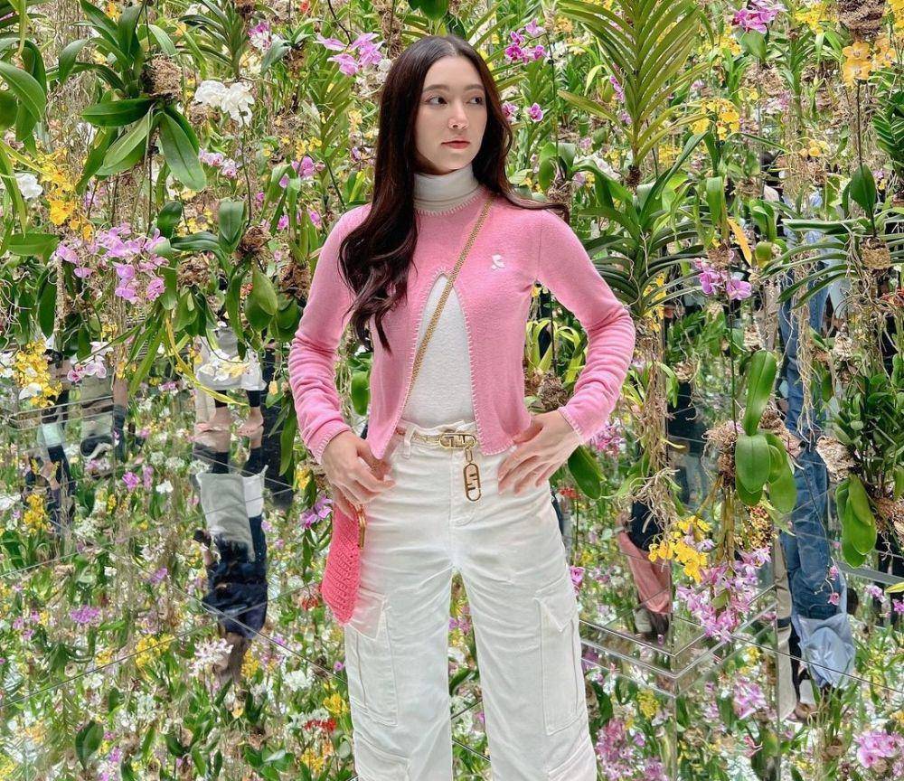 ide outfit cewek kue ala Bella Campen (instagram.com/bellacampen)