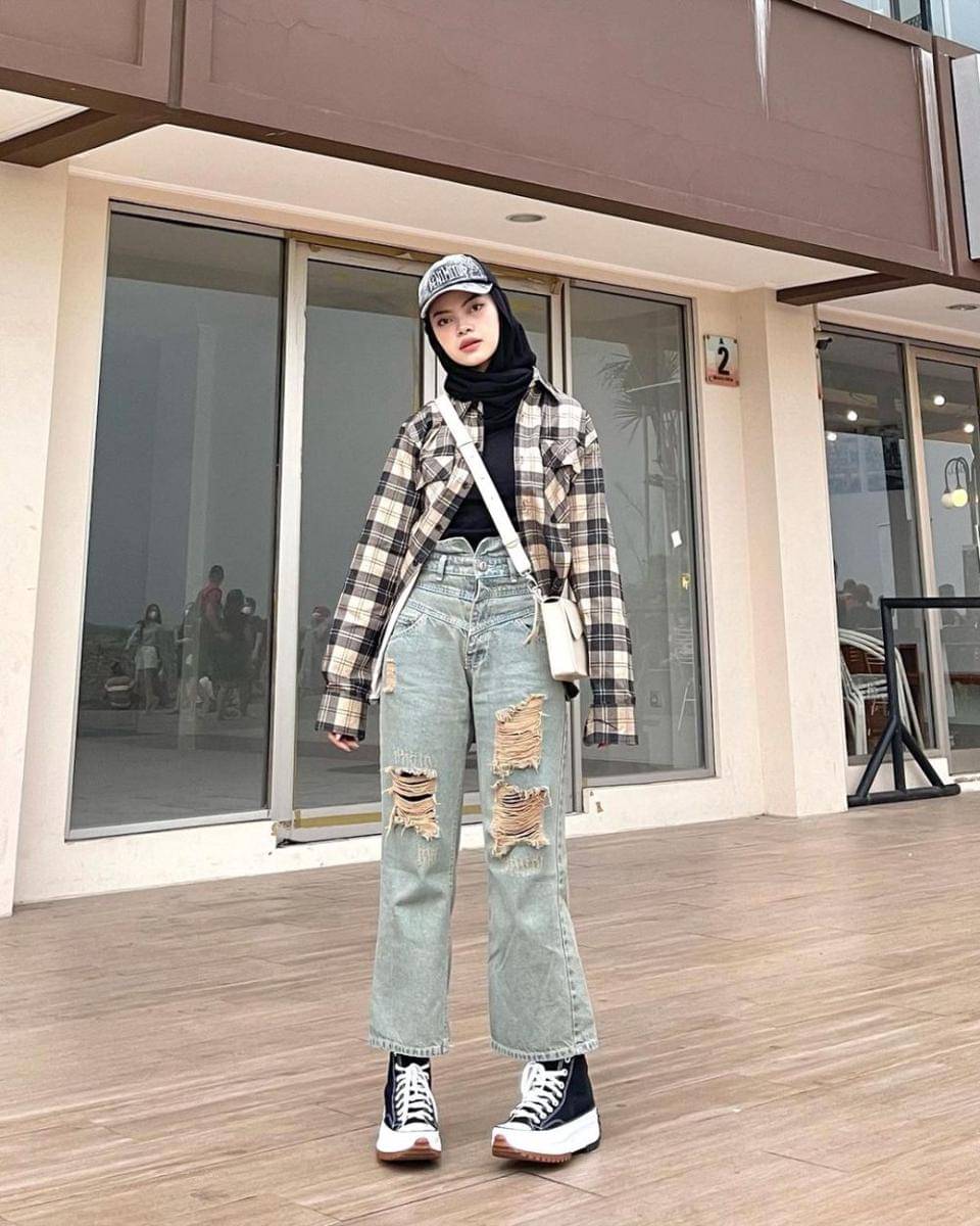 ootd boyish (Instagram.com/babyylisa_)