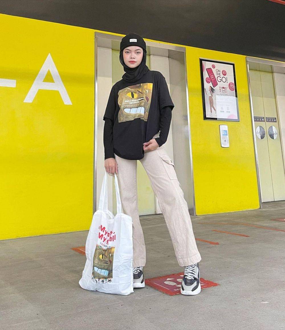 ootd boyish (Instagram.com/babyylisa_)