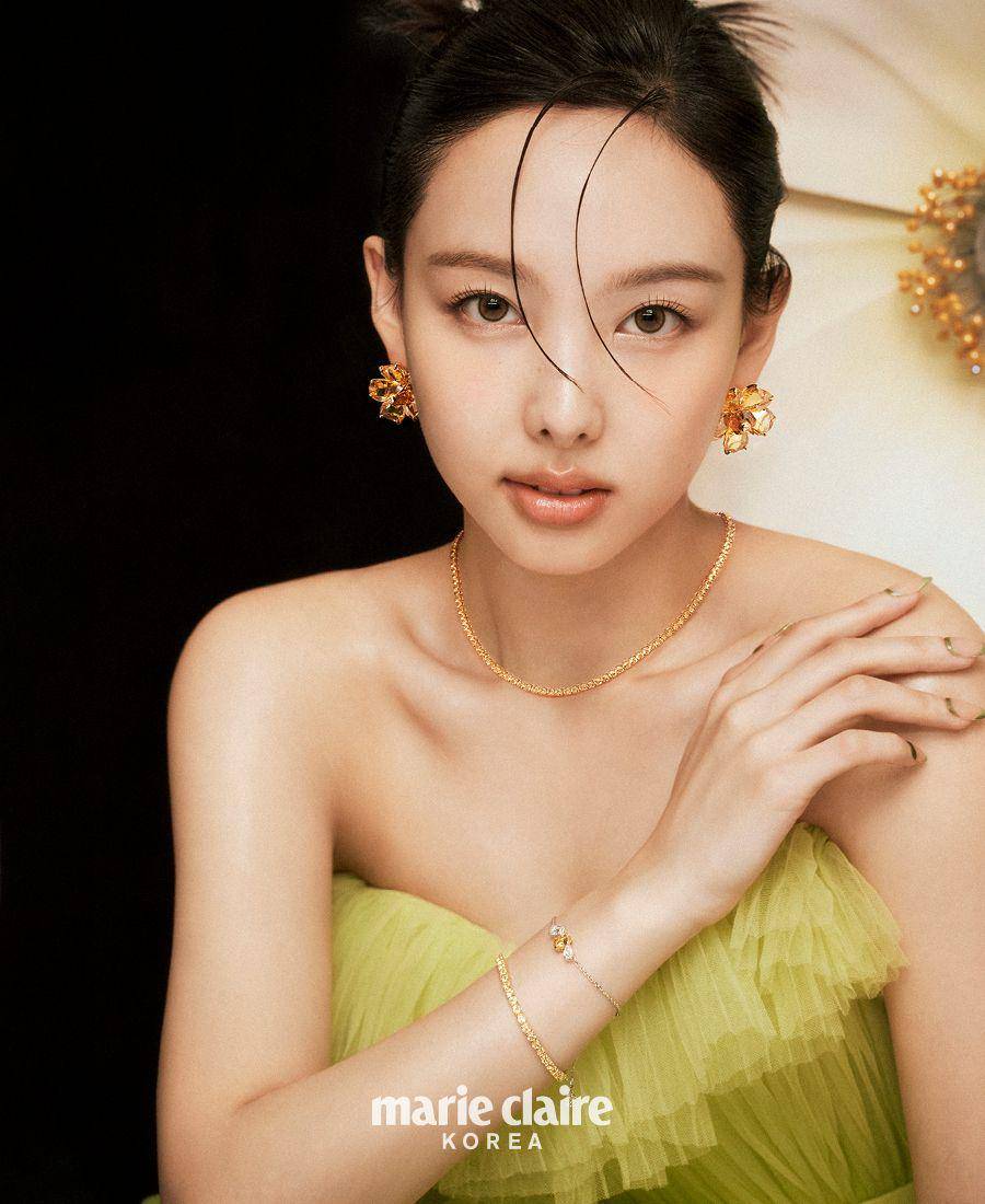 Nayeon TWICE untuk Swarovski (instagram.com/marieclairekorea)