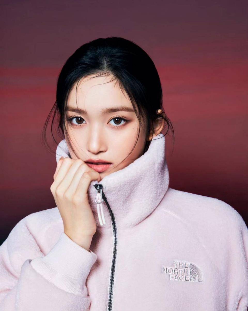 Leeseo IVE untuk The North Face (instagram.com/thenorthface_kr)