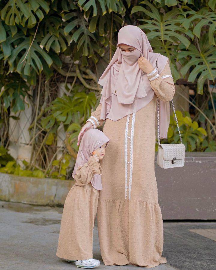 ootd kondangan bercadar (instagram.como/unialfi)