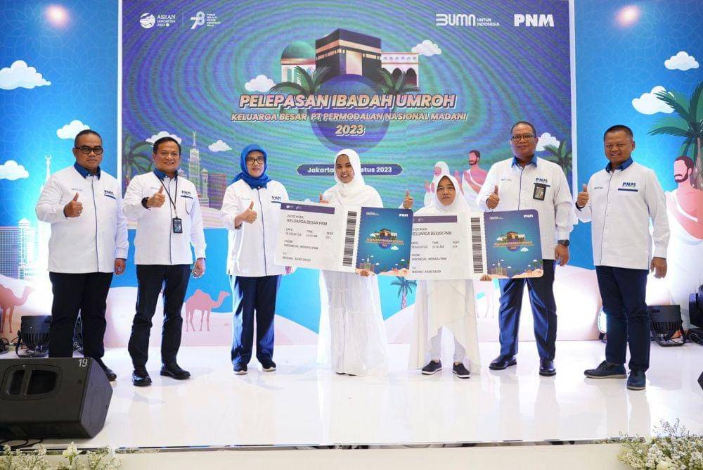 Permodalan Nasional Madani (PNM) memberangkatkan Nasabah dan Karyawan PNM Mekaar (Dok. PNM)