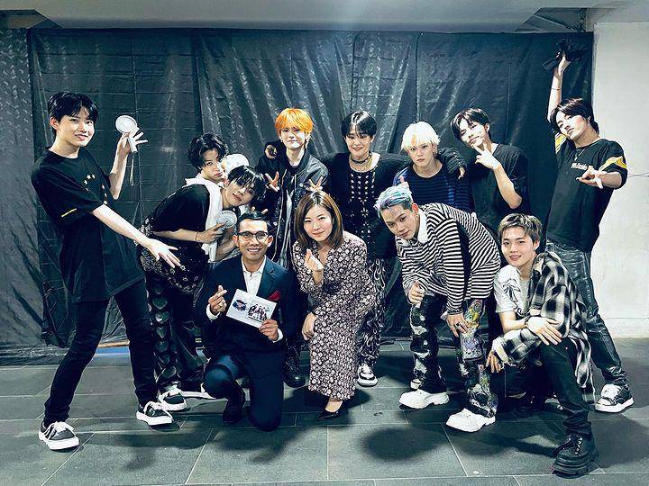 potret Indra Herlambang bersama personil Treasure (instagram.com/indraherlambang)