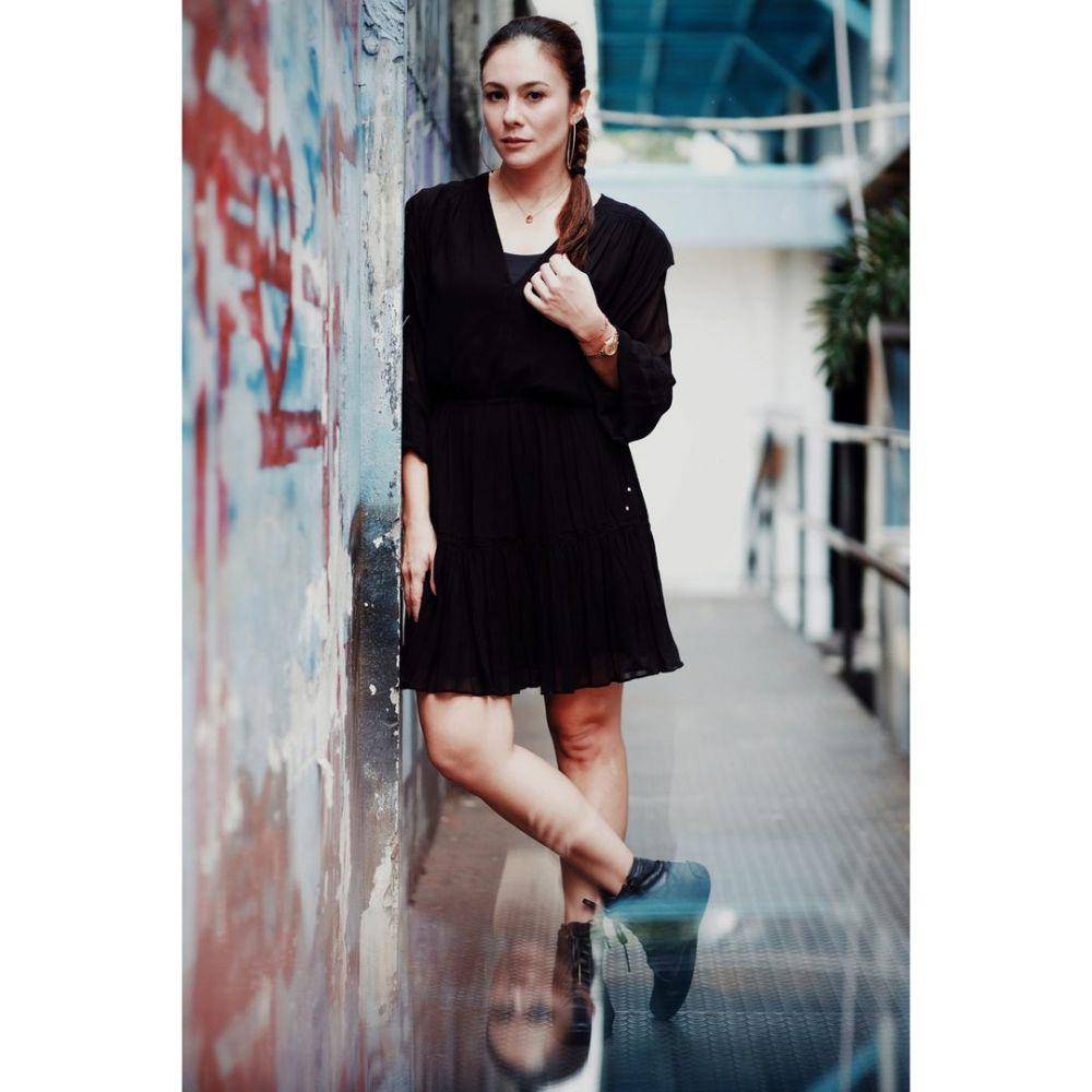 ide styling dress ala Wulan Guritno (instagram.com/wulanguritno)
