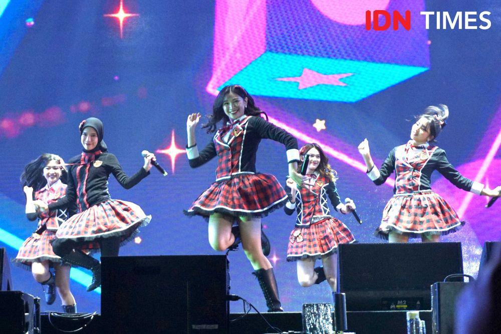 7 Potret JKT48 di Synchronize Festival 2023, Reunian Bareng Gen 1!