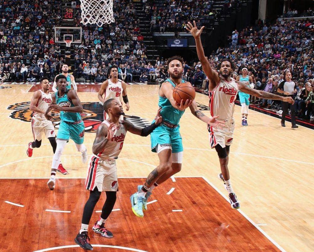 Kyle Anderson saat melakukan aksinya di daerah pertahanan lawan. (instagram.com/teamslowmo)