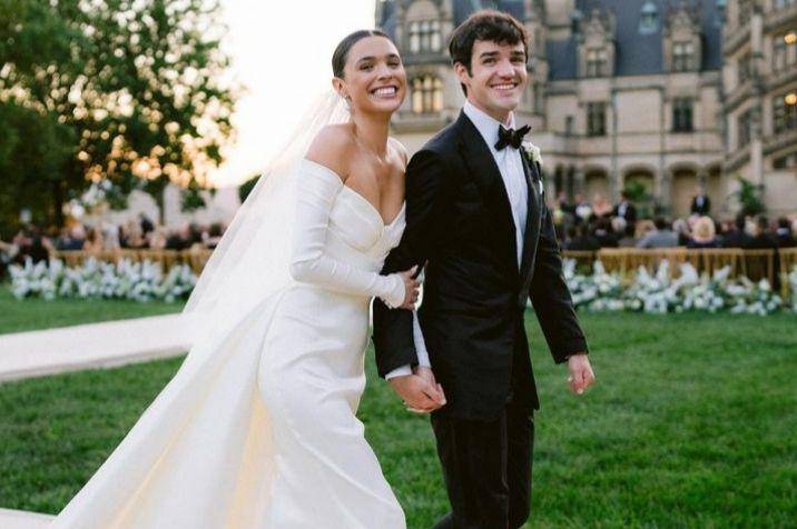 potret pernikahan teman dekat Selena Gomez (instagram.com/aaroncarpenter)