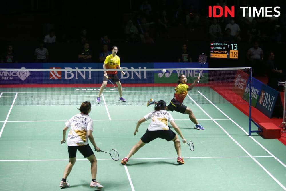 Pasangan Fatasya/Kelly Larissa saat beraksi di perempat final Indonesia International Challenge (IIC) 2023 di GOR PBSI Sumut, Jumat (1/9/2023) (IDN Times/Doni Hermawan)