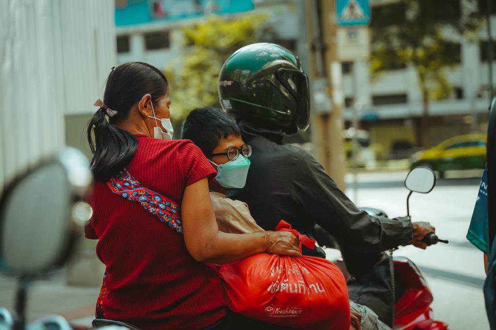 ilustrasi pengendara sepeda motor (pexels.com/Maksim Romashkin)