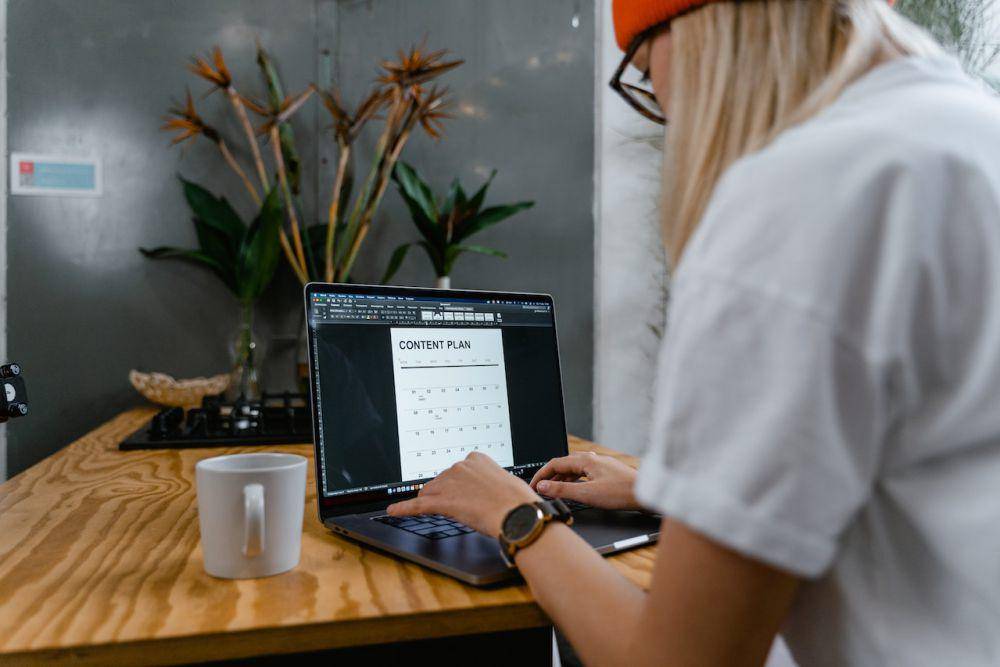 ilustrasi portable document format (pexels.com/MART PRODUCTION)