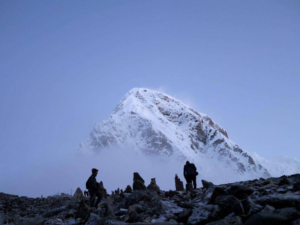 ilustrasi Everest (unsplash.com/@michaelclarke86)