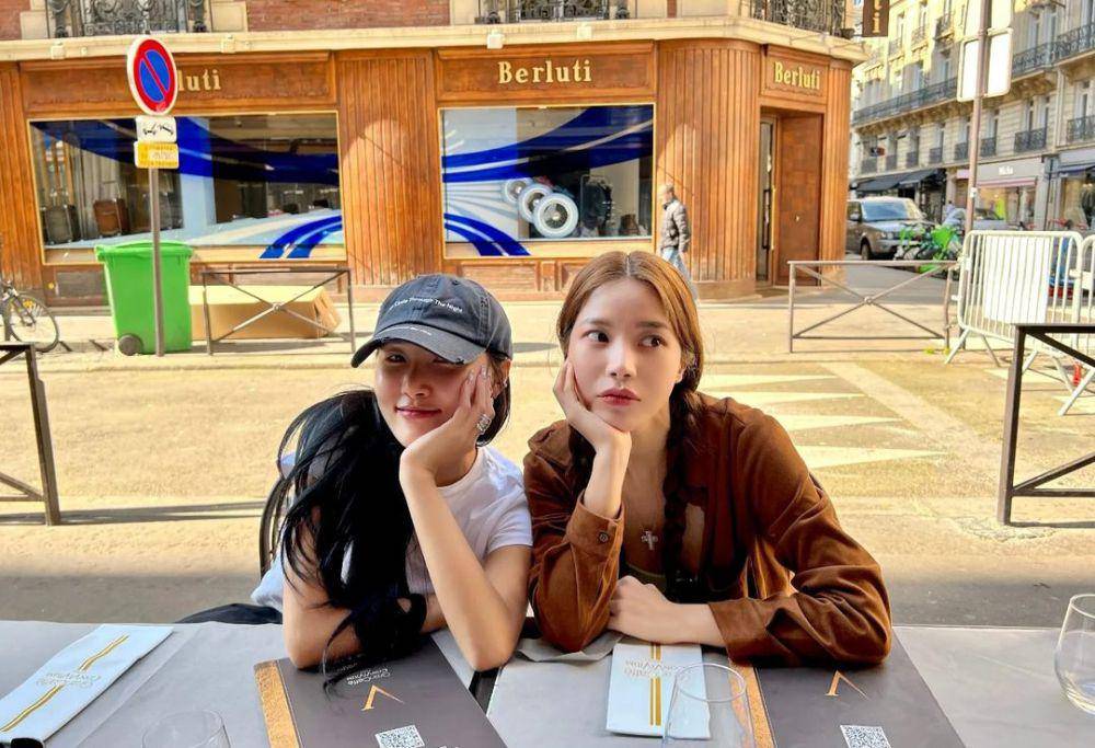 Hwasa dan Solar MAMAMOO (instagram.com/_mariahwasa)