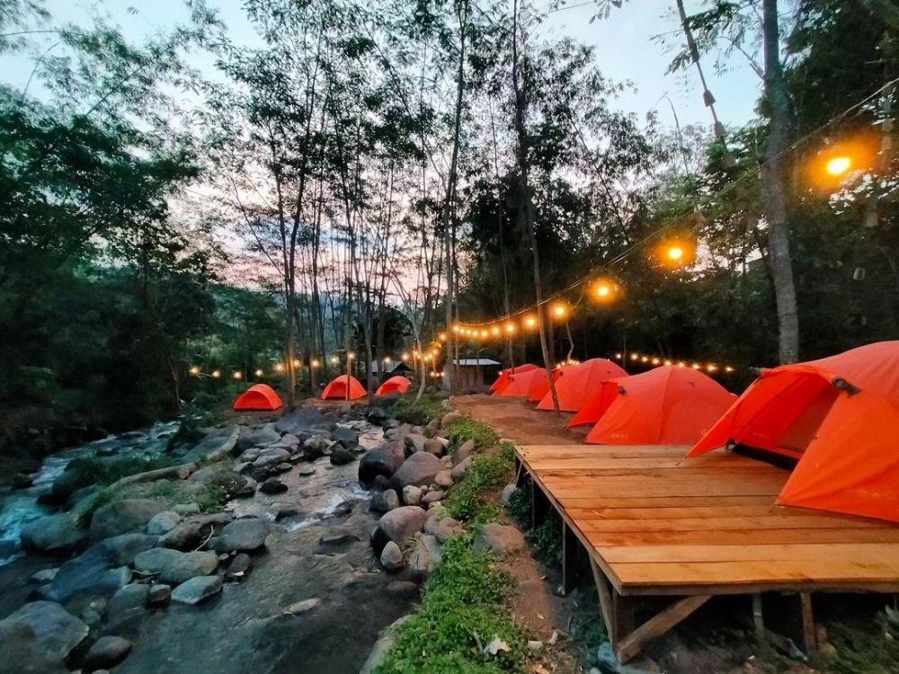 7 Camping Ground Hits di Mojokerto, View Sungai hingga Gunung