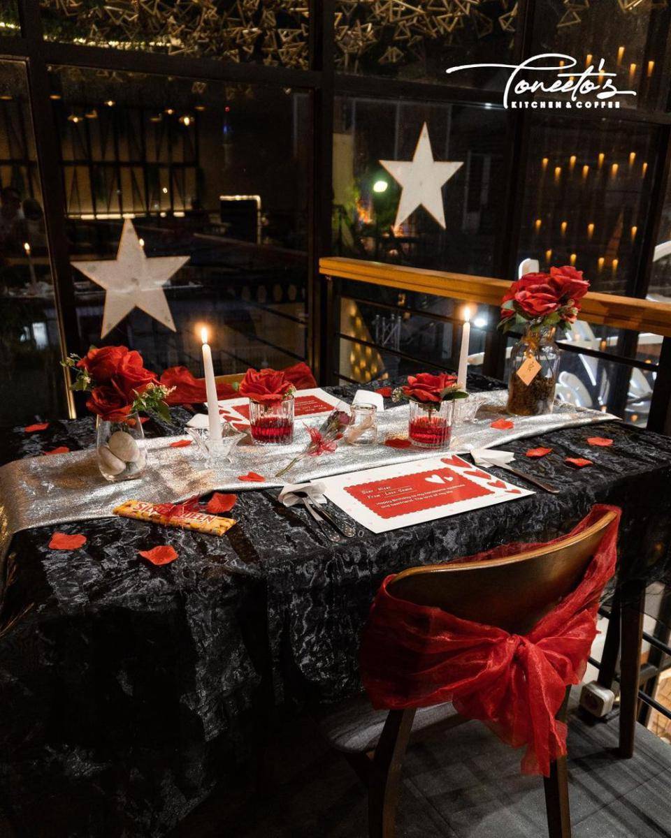 Paket romantic dinner. (Instagram.com/toneetos)