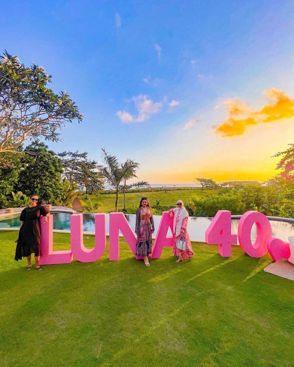 Gaya seleb di Lunachella, pesta ulang tahun Luna Maya. (Instagram.com/ashanty_ash)