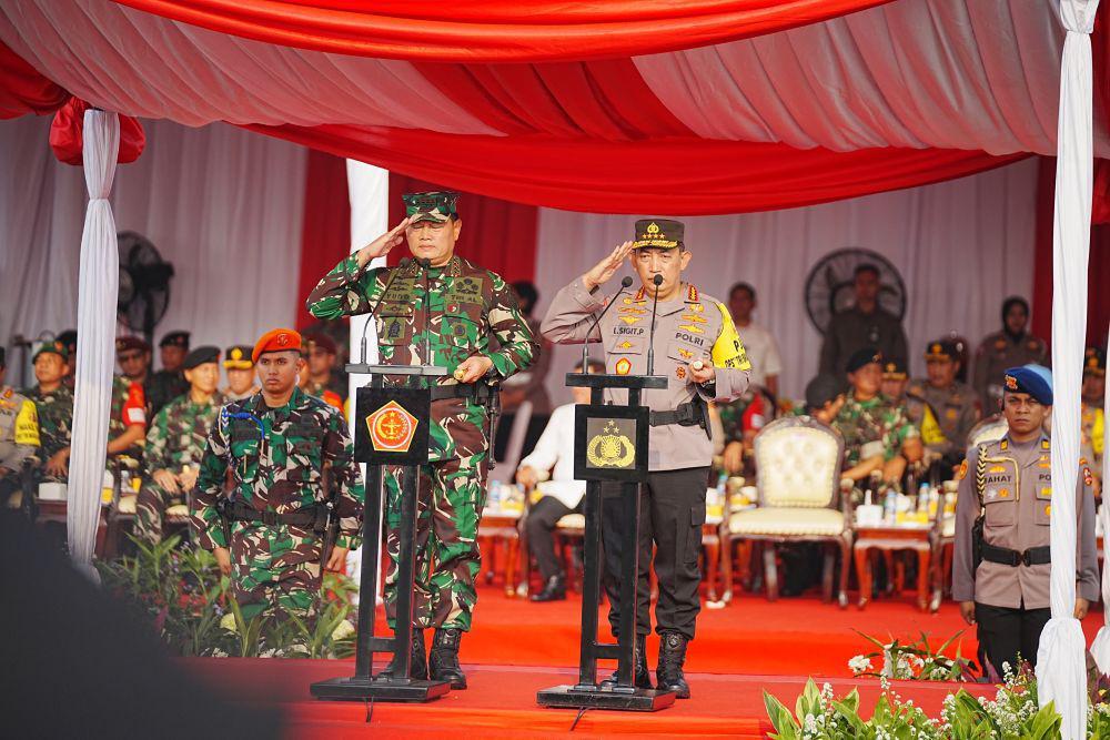 Kapolri dan Panglima TNI Pimpin Apel Pengamanan KTT ke-43 ASEAN