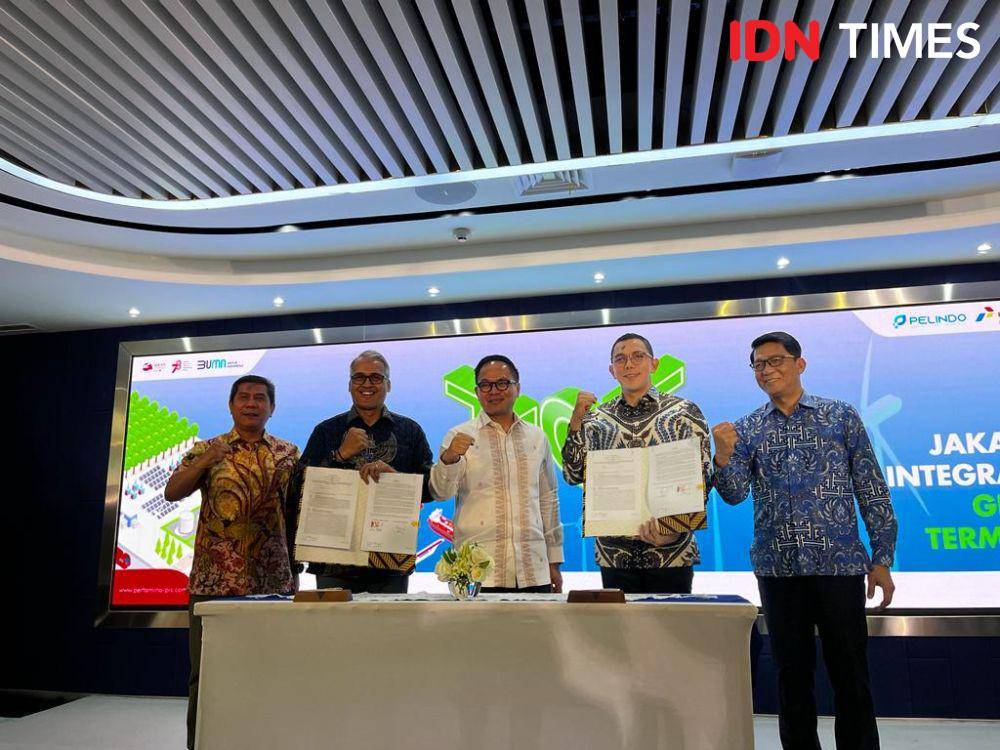 Konferensi pers Kerjasama Pengembangan Jakarta Integrated Green Terminal (JIGT) antara PT Pertamina International Shipping dan PT Pelabuhan Indonesia (Persero) di Jakarta, Jumat (1/9/2023). (IDN Times/Vadhia Lidyana)