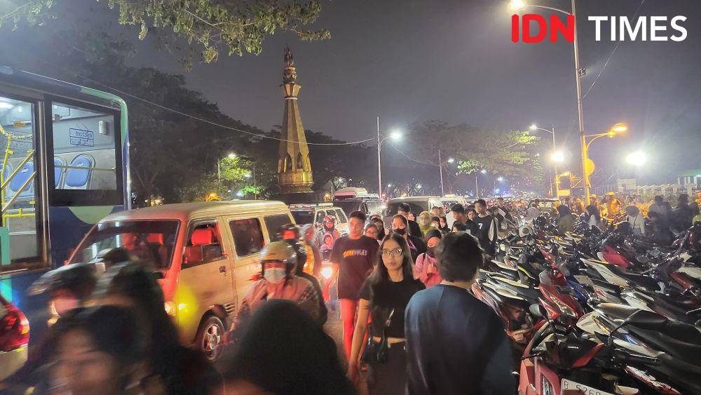 Kepadatan antrean masuk ke Taman Mini Indonesia Indah. (IDN Times/Ridwan Aji Pitoko)