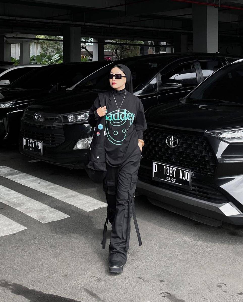 Eva (instagram.com/hazizarunave)