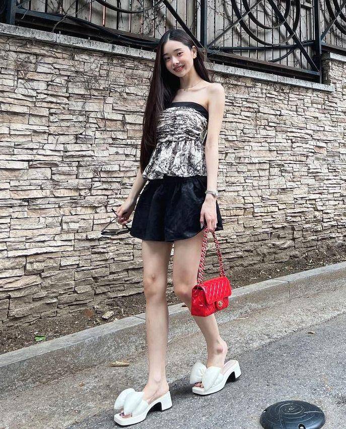 Freezia (instagram.com/dear.zia)
