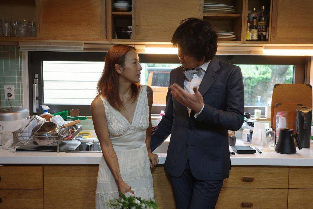 potret Lee Hyo Ri dan suami rayakan ulang tahun pernikahan ke-10 (instagram.com/lee_hyolee)