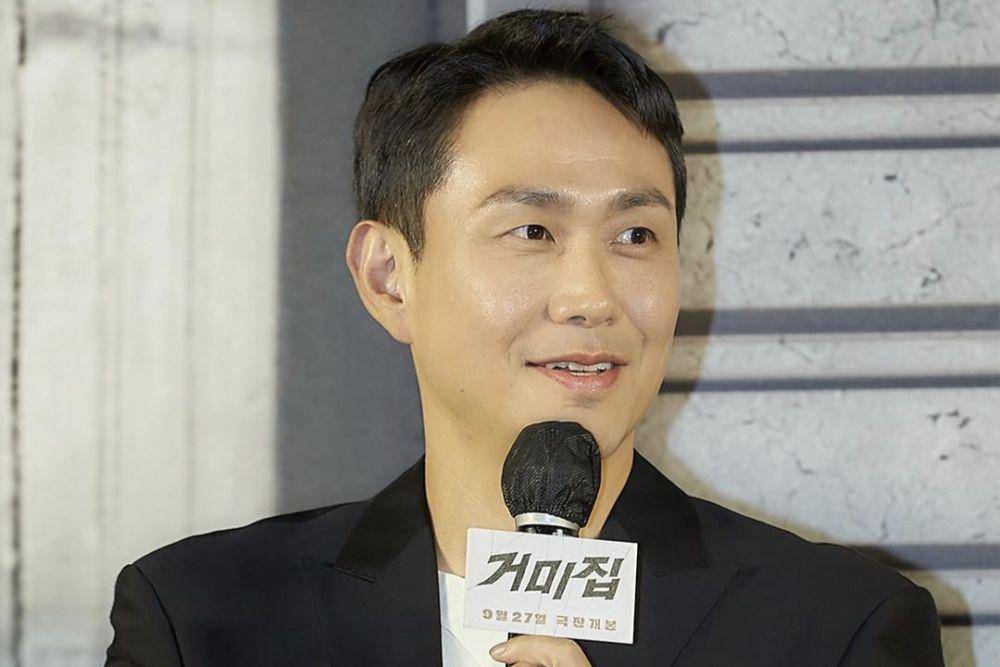 Oh Jung Se di konferensi pers film Cobweb (instagram.com/barunsonena.contents)