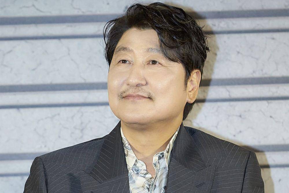 Song Kang Ho di konferensi pers film Cobweb (instagram.com/barunsonena.contents)