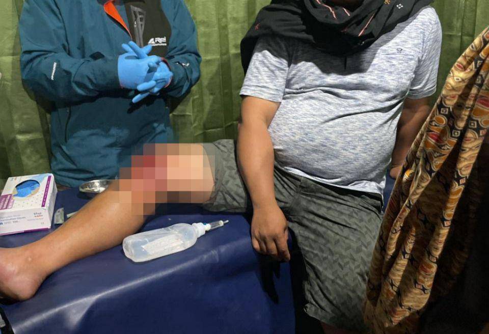 Antonius Padang, korban penembakan di Puncak, dilarikan ke RSUD Ilaga, Kampung Kago, untuk mendapatkan perawatan medis. (IDN Times/Istimewa)