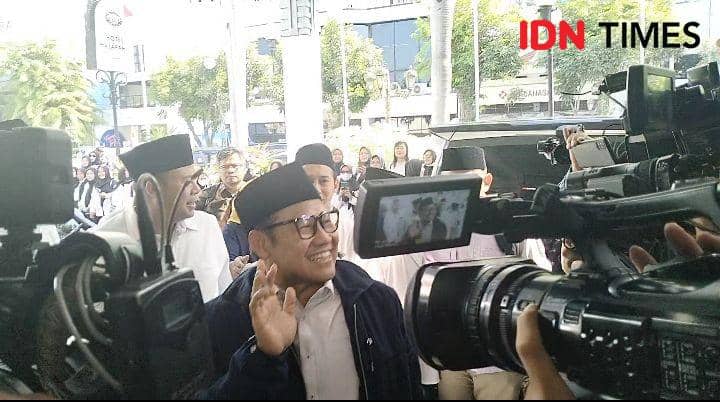 Tiba di Hotel Majapahit, Cak Imin Tebar Senyum