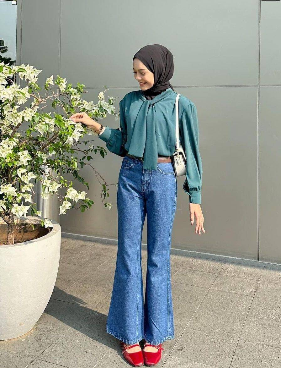 OOTD bawahan jeans hijab (instagram.com/febiolanabilaa)