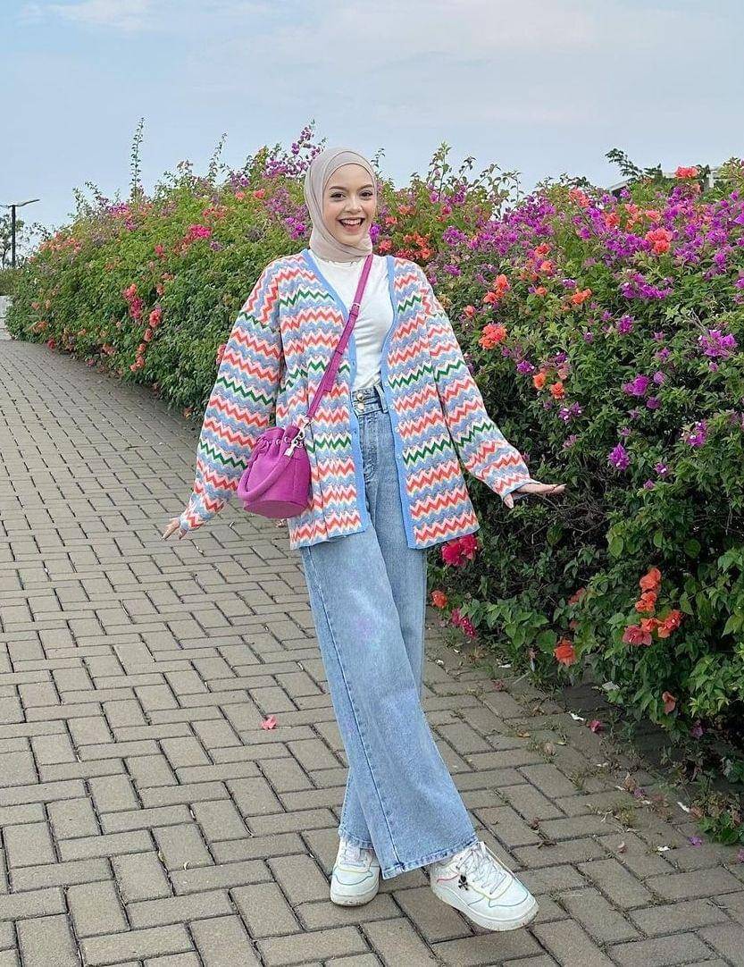 OOTD bawahan jeans hijab (instagram.com/febiolanabilaa)