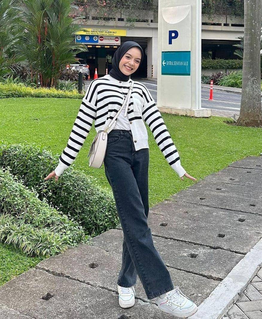 OOTD bawahan jeans hijab (instagram.com/febiolanabilaa)