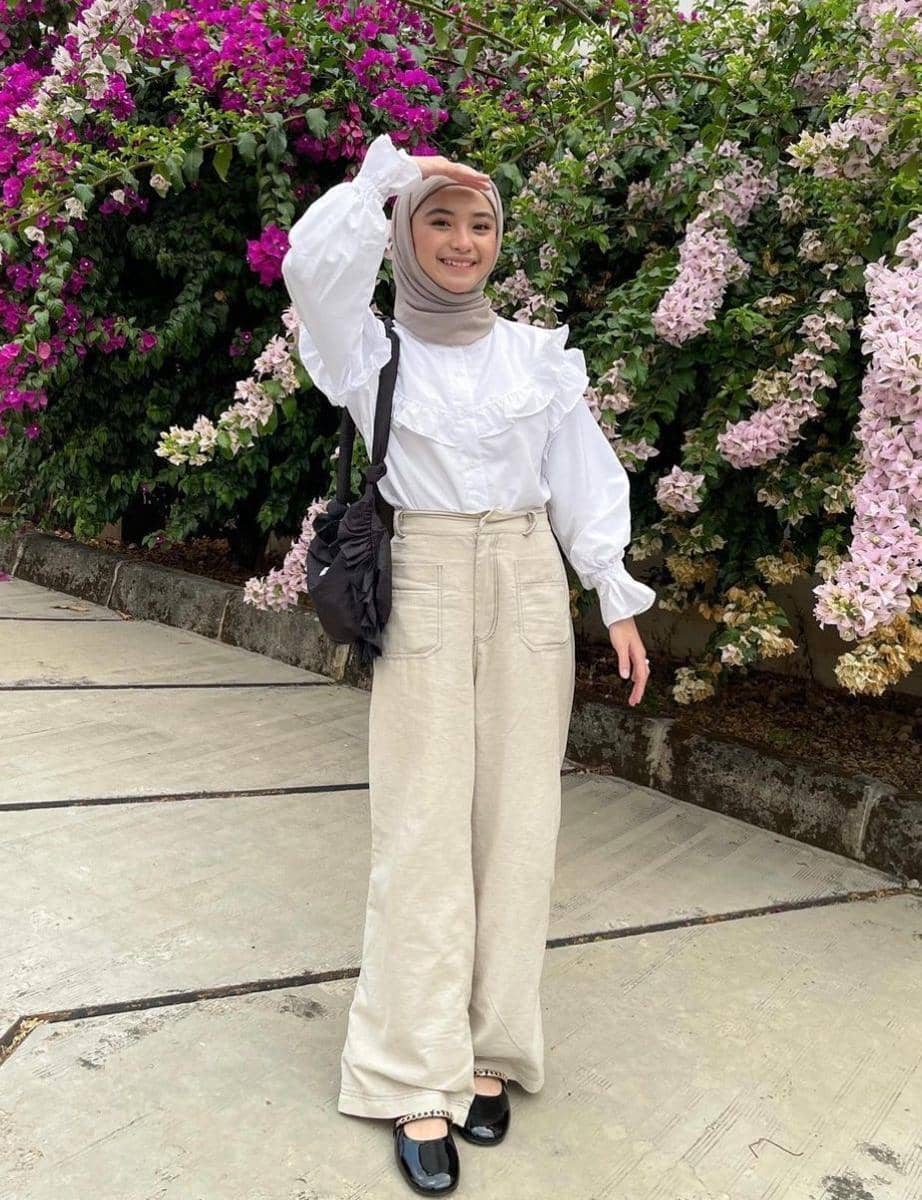 OOTD hijab vintage kasual (instagram.com/taniaaa.dn)